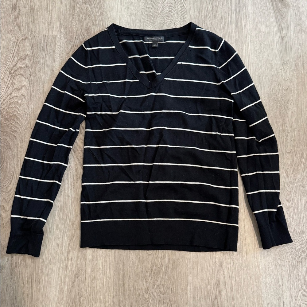 Banana Republic Black and White Merino Wool V-Neck Shirt Size Small